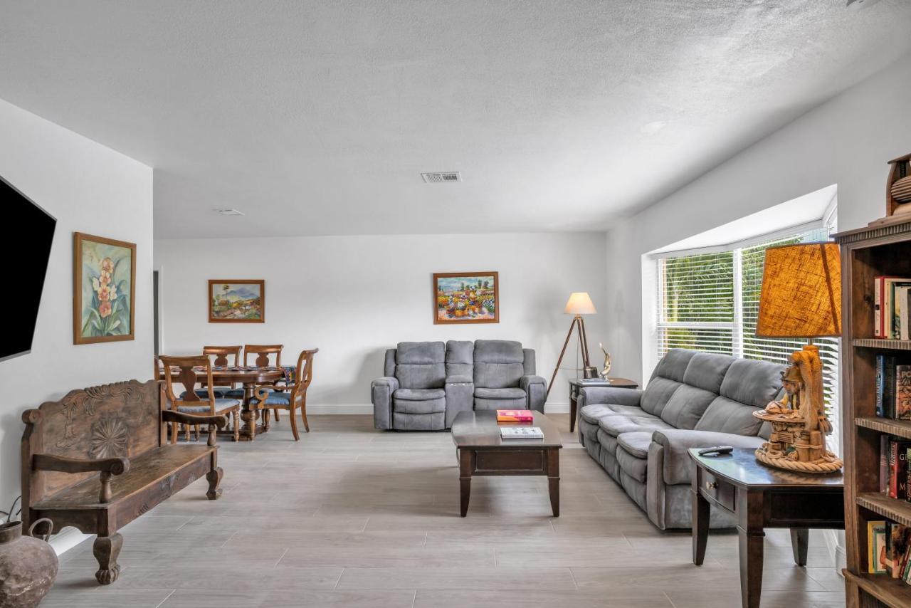 Holiday home 4 Bd Near Spacious Solar Heated Pool Waterfront Pompano Beach