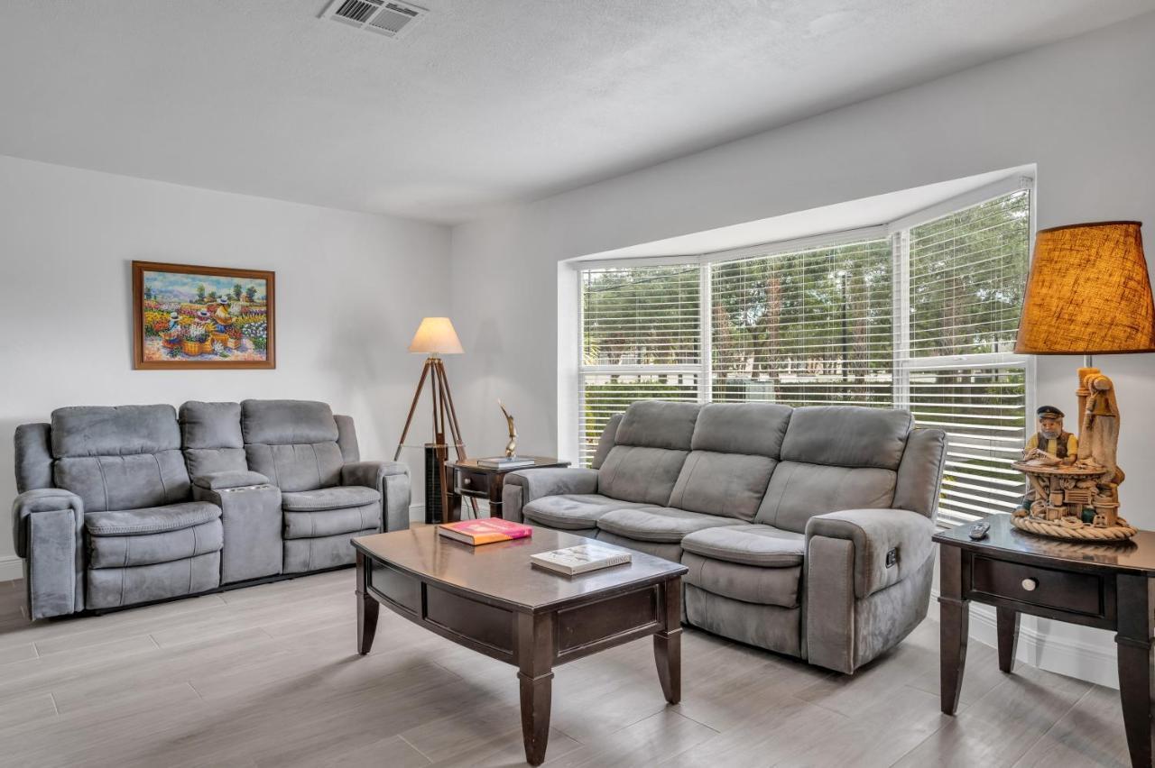 4 Bd Near Spacious Solar Heated Pool Waterfront *