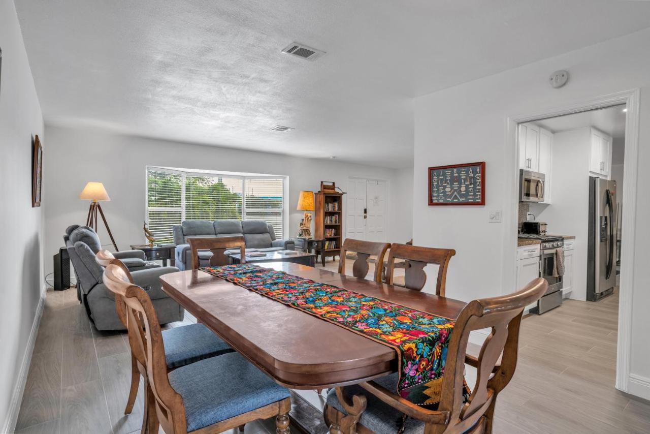 4 Bd Near Spacious Solar Heated Pool Waterfront