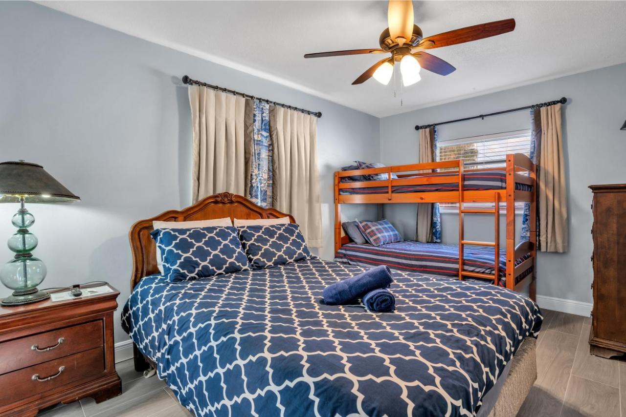 4 Bd Near Spacious Solar Heated Pool Waterfront Holiday home Pompano Beach