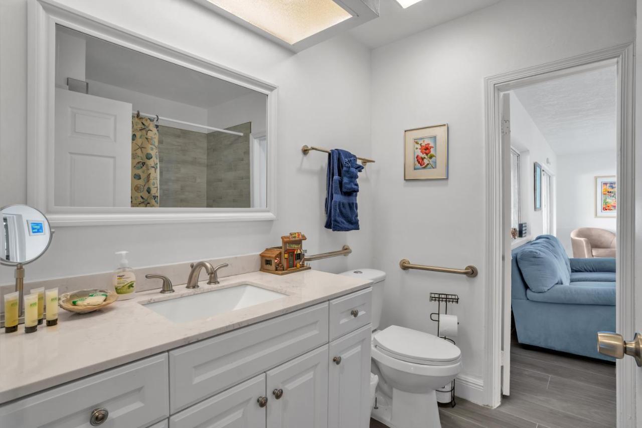 4 Bd Near Spacious Solar Heated Pool Waterfront Holiday home Pompano Beach