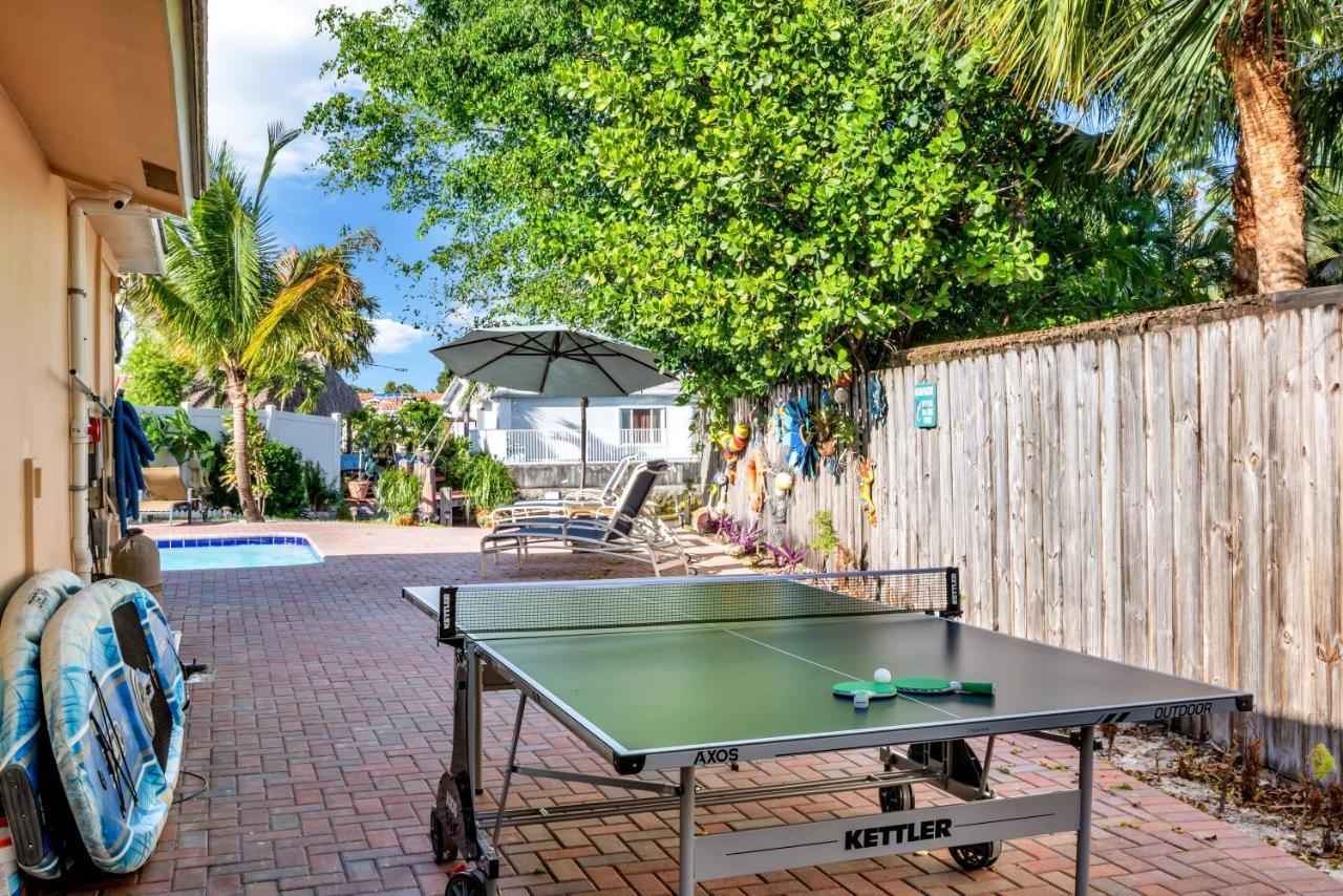 4 Bd Near Spacious Solar Heated Pool Waterfront Holiday home