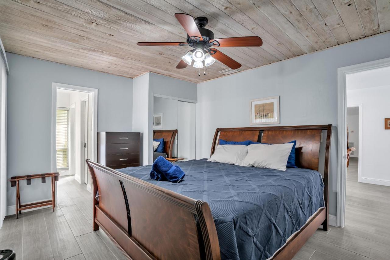 4 Bd Near Spacious Solar Heated Pool Waterfront