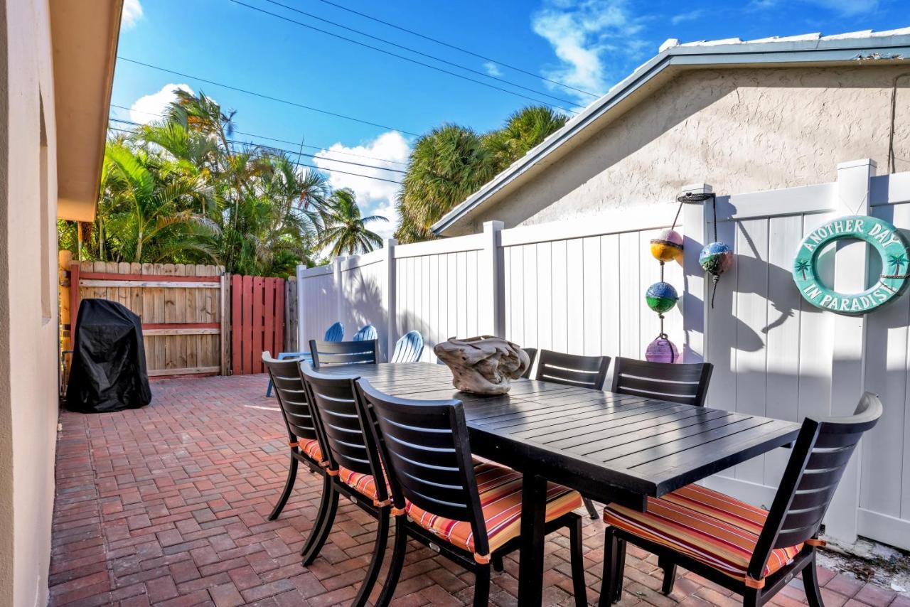Holiday home 4 Bd Near Spacious Solar Heated Pool Waterfront *