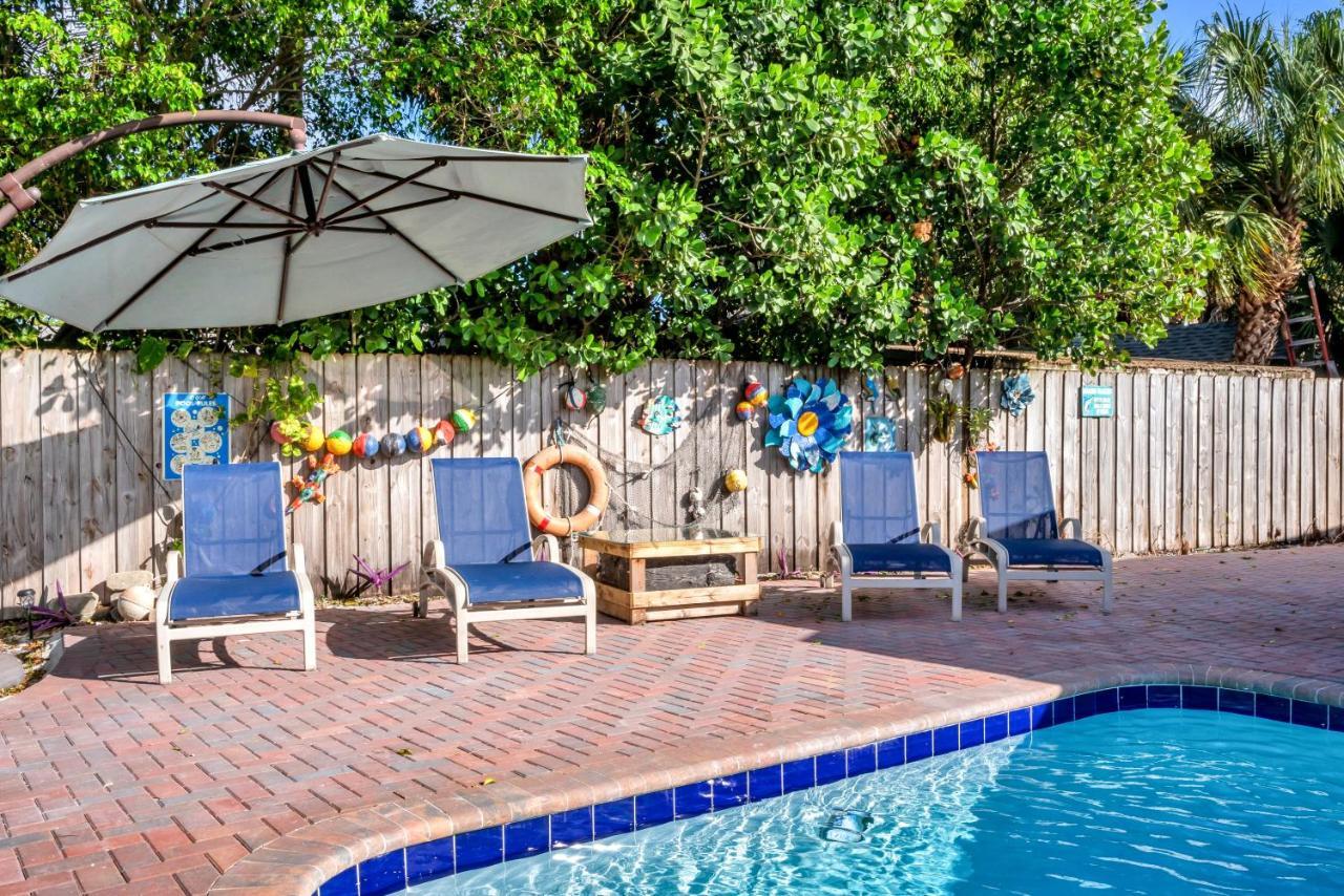 Holiday home 4 Bd Near Spacious Solar Heated Pool Waterfront Pompano Beach