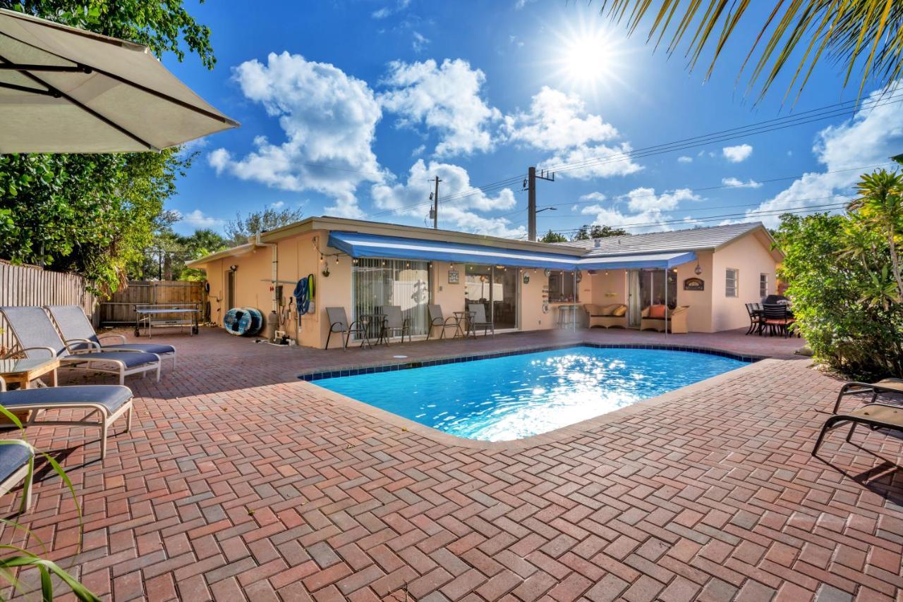 4 Bd Near Spacious Solar Heated Pool Waterfront Holiday home *