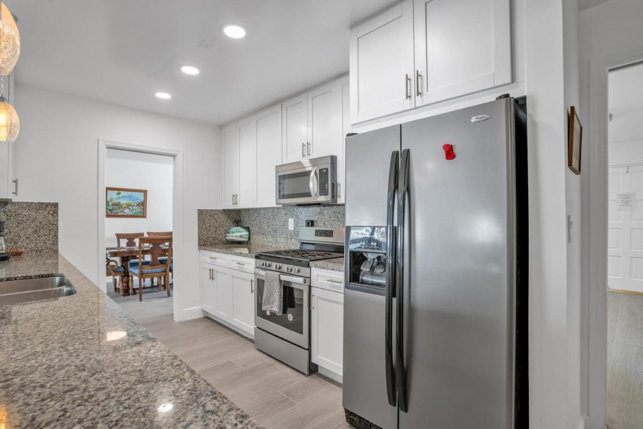Holiday home 4 Bd Near Spacious Solar Heated Pool Waterfront Pompano Beach