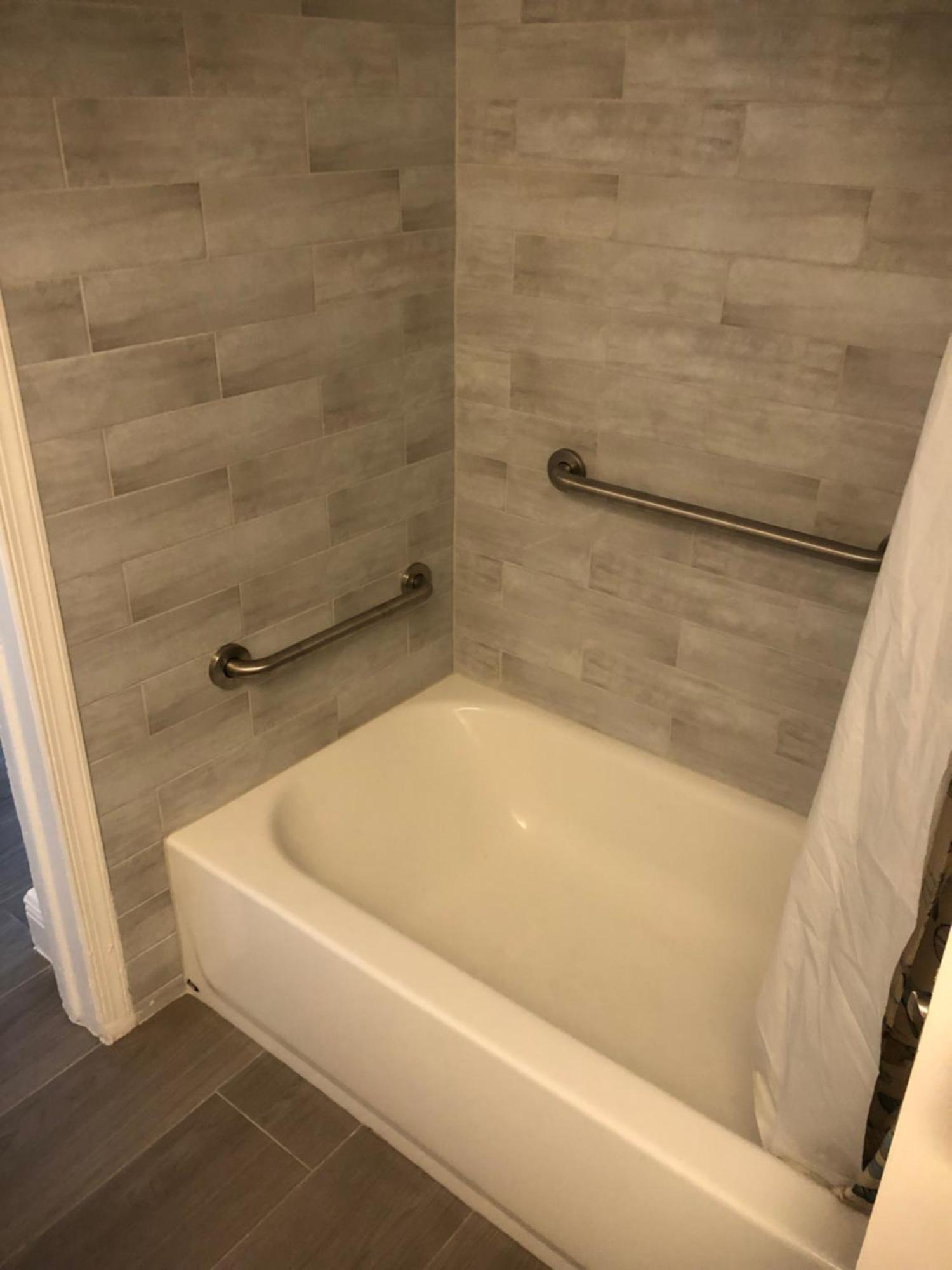 4 Bd Near Spacious Solar Heated Pool Waterfront